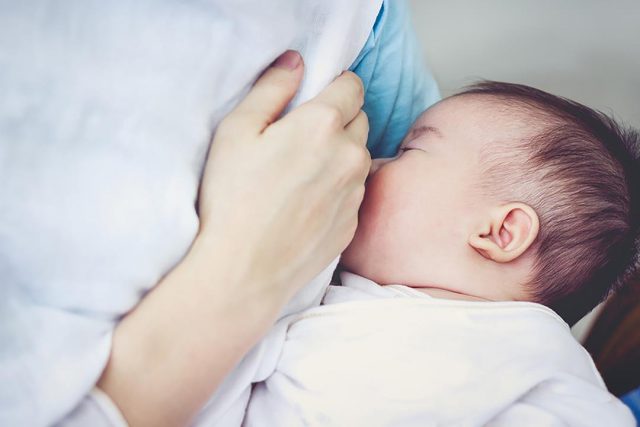 ما أسباب رفض الطفل الرضاعة الطبيعية ؟