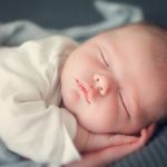 ما أسباب كثرة النوم والخمول عند الرضع؟