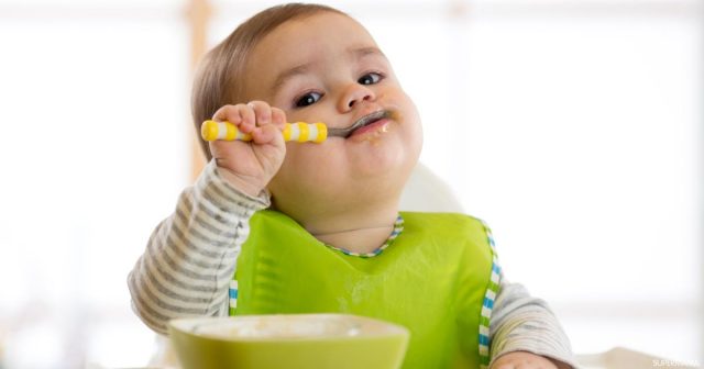 الكمية التي يجب أن يأكلها الطفل الرضيع يومياً