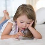 كيف يشكل الهاتف تهديدًا لذاكرة طفلك؟