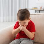 علاج الاستفراغ عند الاطفال بسبب نزلة البرد