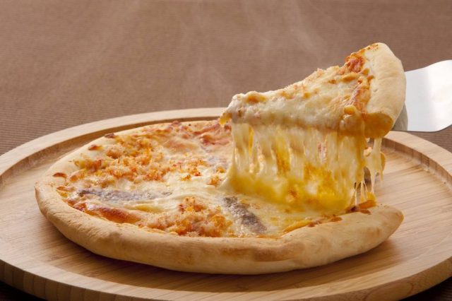 طريقة عمل بيتزا ميكس الجبن