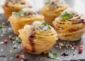 طريقة عمل كب كيك الباستا بالجبنة