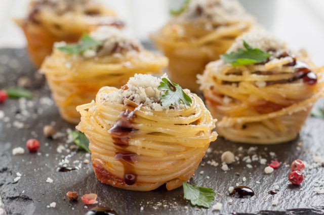 طريقة عمل كب كيك الباستا بالجبنة