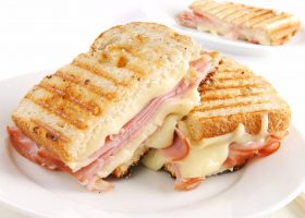 طريقة عمل توست بالجبنة والسلامى للدايت