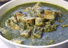 طريقة عمل حساء القلقاس الأخضر