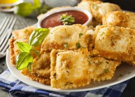 طريقة عمل رقائق رافيولي المقلية