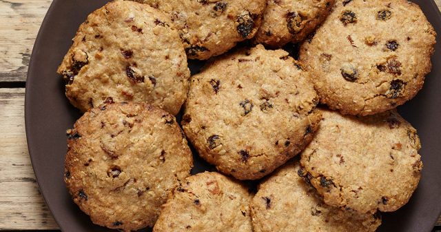 طريقة عمل كوكيز الشوفان بحبيبات الشوكولاتة