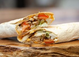 طريقة عمل ساندويش الزنجر بخبز التورتيلا