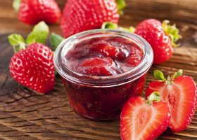 طريقة عمل مربى الفراولة والتوت