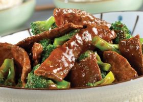 طريقة عمل فيليه اللحم بالبروكلي والصويا صوص