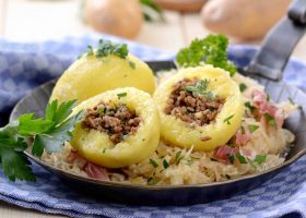 طريقة عمل محشي البطاطس بالأرز