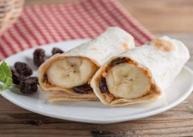 طريقة عمل رولات الموز بالكراميل