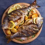 طريقة عمل صينية سمك دينيس بالزيت والليمون