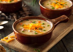 طريقة عمل شوربة البروكلي بالجبن الشيدر