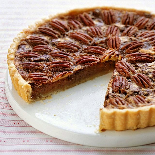 طريقة عمل فطيرة الشوكولاتة بالبيكان