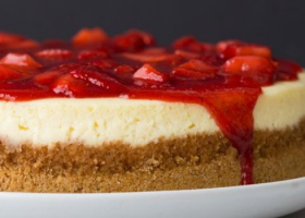 طريقة عمل تشيز كيك الفراولة بالكريمة