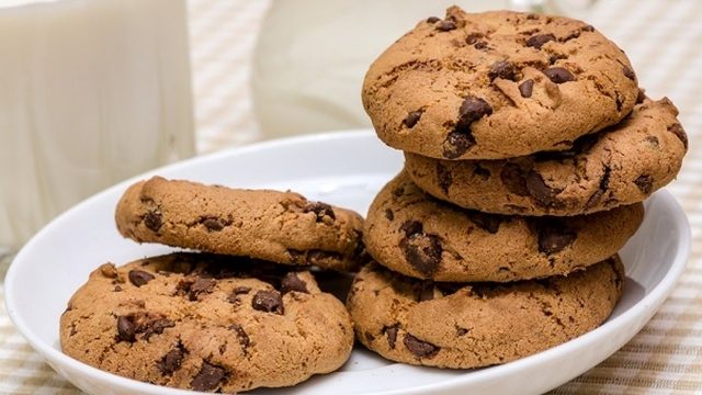 طريقة عمل كوكيز بالشوكولاتة سهل وسريع