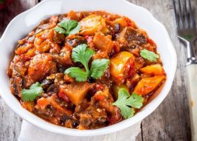 طريقة عمل إيدام الباذنجان باللحم والطماطم