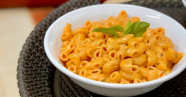 طريقة عمل مكرونة بينك صوص السريعة