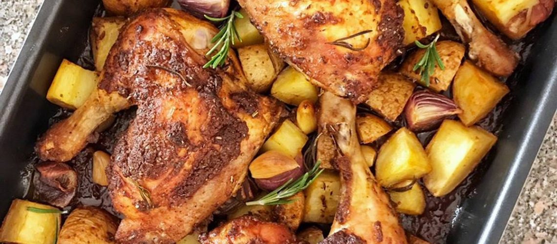 طريقة عمل الدجاج المشوي بالبصل والبطاطس