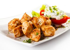 طريقة عمل شيش طاووق بالفرن بتتبيلة الزبادي للرجيم