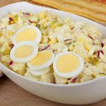طريقة عمل سلطة البطاطس بالبيض