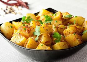 طريقة عمل سلطة بطاطس حارة