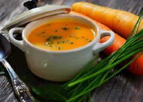 طريقة عمل حساء العدس والليمون