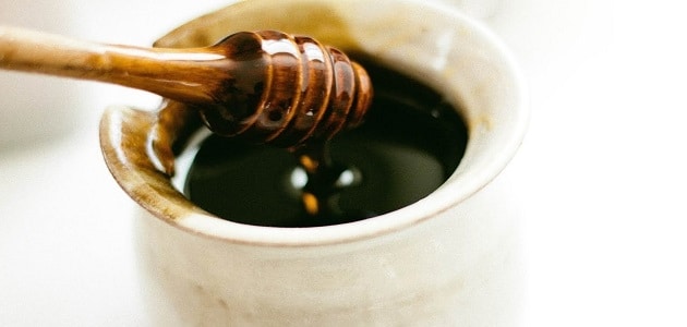 ما فوائد اللبن بالعسل الاسود ؟