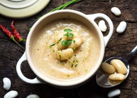 طريقة عمل شوربة الفاصوليا الحارة بالذرة