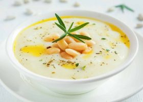 طريقة عمل شوربة الفاصوليا البيضاء الكريمي