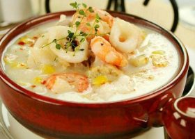 طريقة عمل شوربة السي فوود الحارة بالمشروم