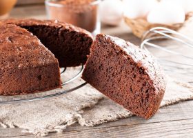 طريقة عمل كيك الشوكولاتة بالمقلاة