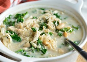 طريقة عمل شوربة الفاصوليا والدجاج الحارة بالكريمة