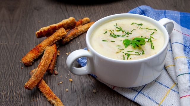 طريقة عمل شوربة السمك الكريمي