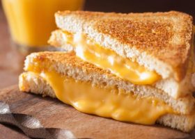 طريقة عمل فطائر التوست بالجبن