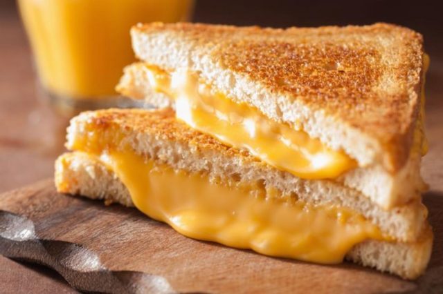 طريقة عمل فطائر التوست بالجبن