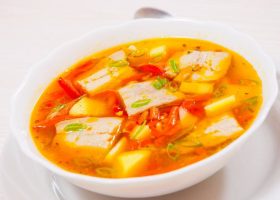 طريقة عمل شوربة السلمون بالبقدونس