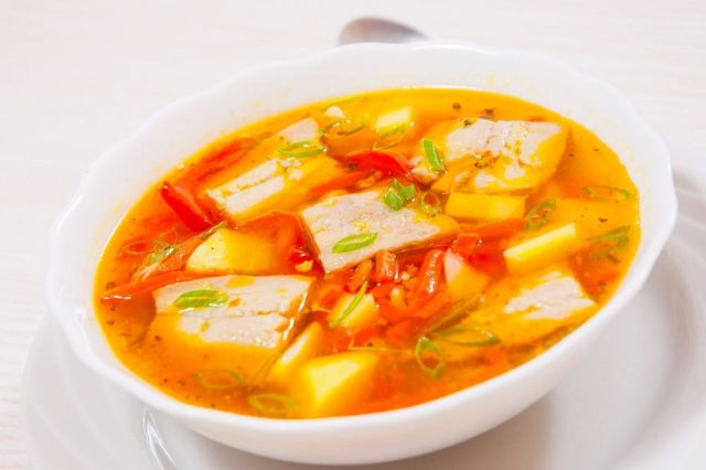 طريقة عمل شوربة السلمون بالبقدونس