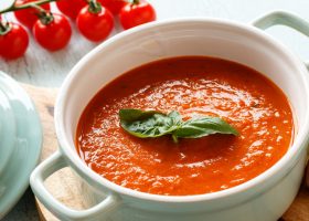 طريقة عمل شوربة الطماطم والجزر