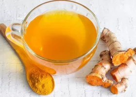 طريقة عمل شاي الكركم والزنجبيل