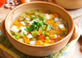 طريقة عمل شوربة الدجاج بالجزر