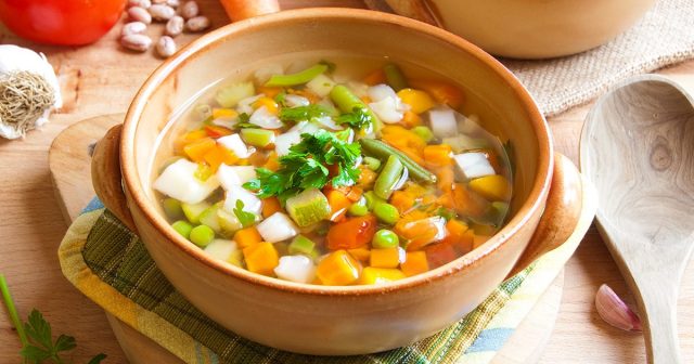 طريقة عمل شوربة الدجاج بالجزر