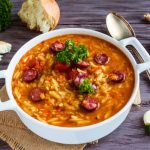 طريقة عمل شوربة السجق بالخضروات