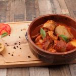طريقة عمل شوربة الكوارع بالصلصة
