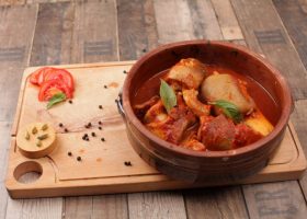 طريقة عمل شوربة الكوارع بالصلصة