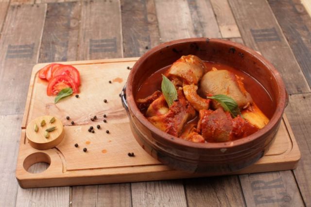 طريقة عمل شوربة الكوارع بالصلصة