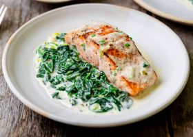 طريقة عمل سمك بالسبانخ
