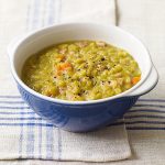 طريقة عمل شوربة البسلة باللحم والكرفس